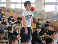 ７